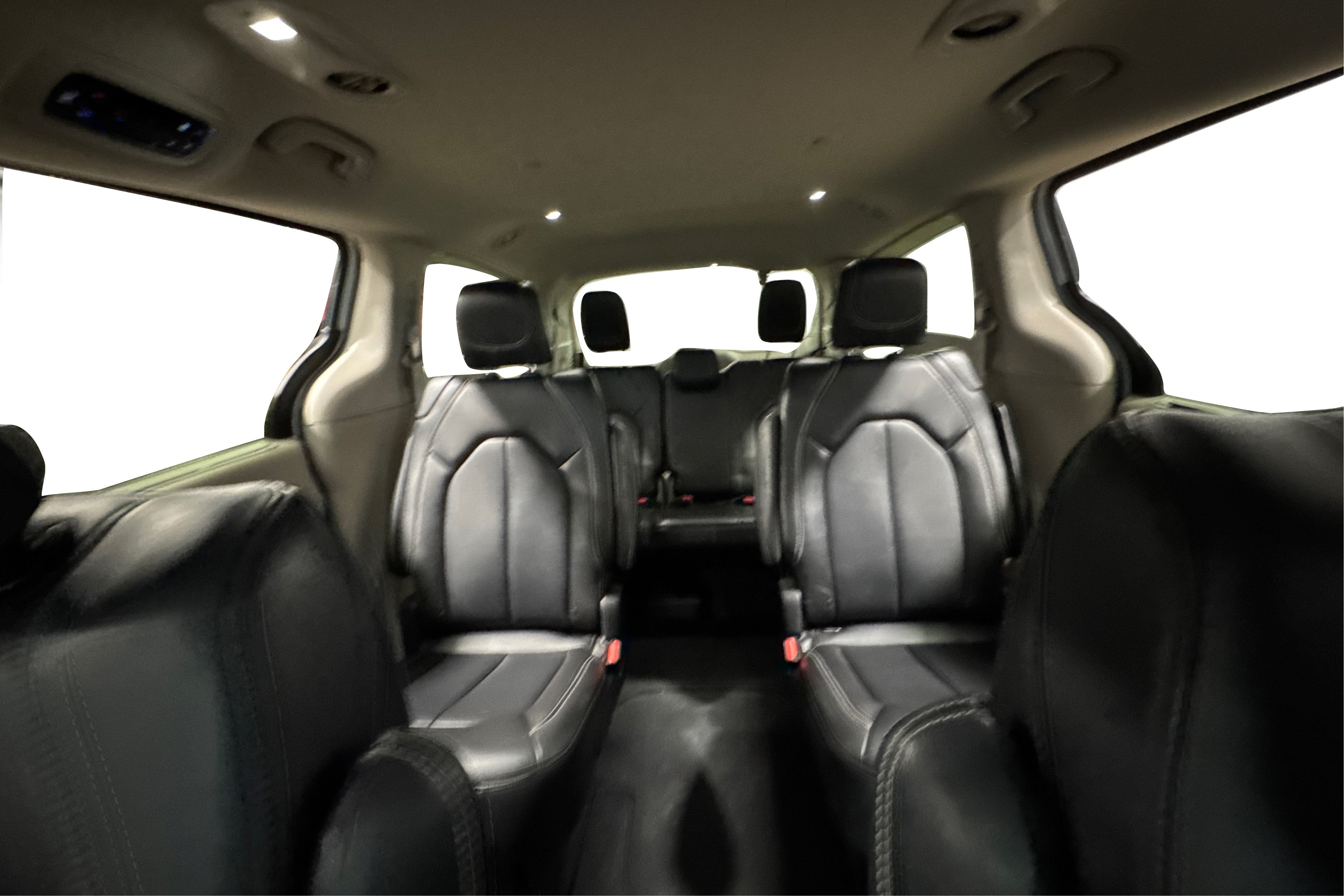 Used 2024 Chrysler Pacifica Touring-L FWD image 44