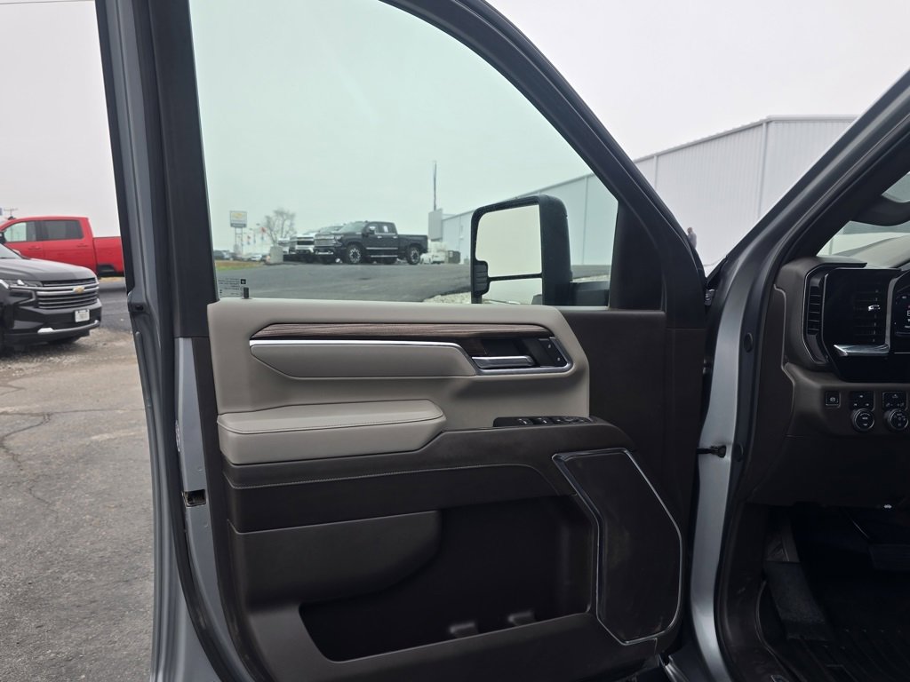 Used 2024 Chevrolet Silverado 2500 LT w/ Convenience Package image 12