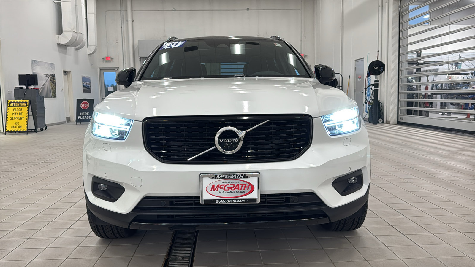 Used 2021 Volvo XC40 T5 R-Design w/ Protection Package AWD/4WD image 10