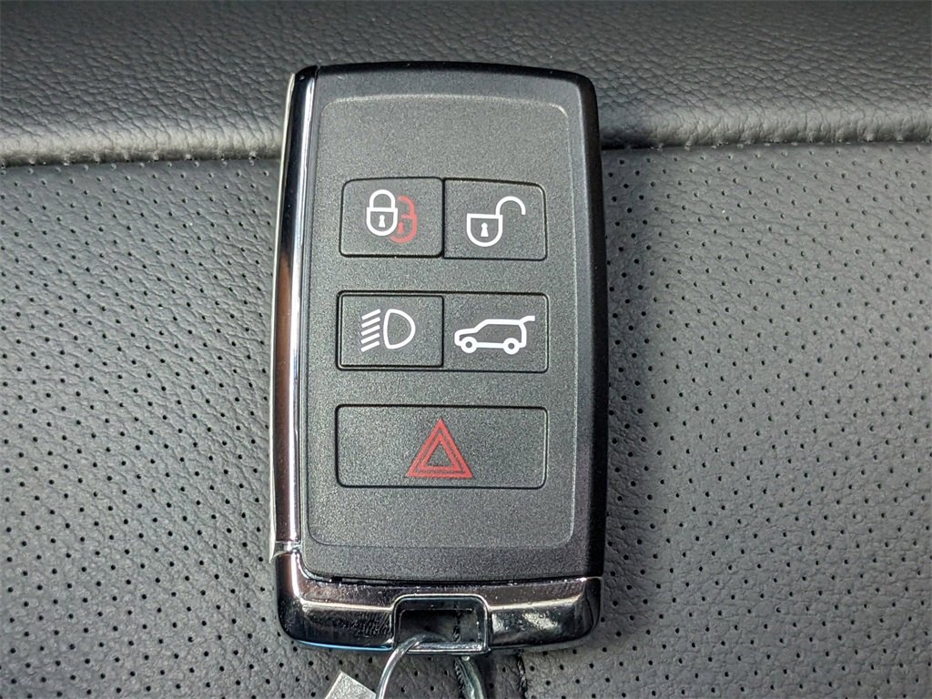 New 2026 Land Rover Range Rover Velar Dynamic SE image 31