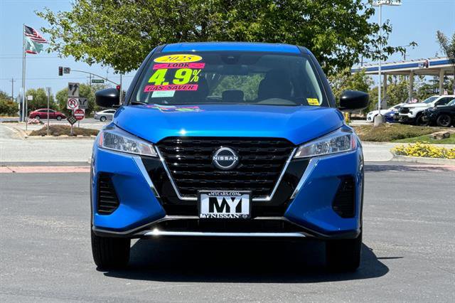 New 2025 Nissan Kicks Play S image 9