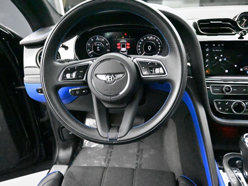 Used 2025 Bentley Bentayga AWD/4WD image 40