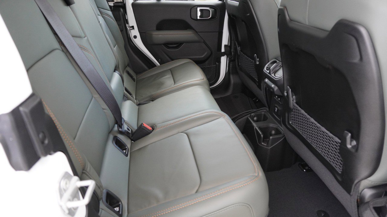 Used 2025 Jeep Gladiator Mojave w/ Convenience Group image 15