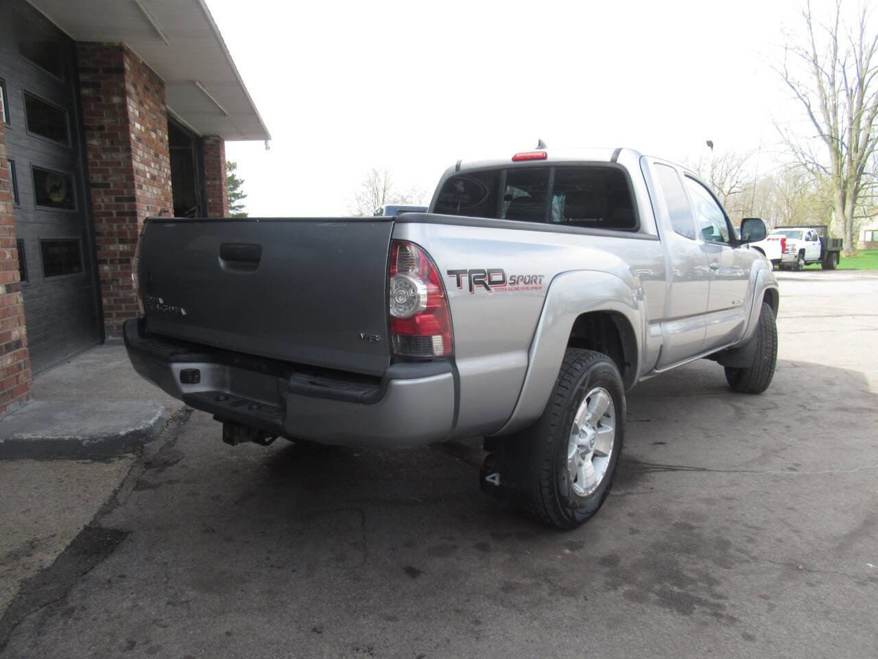 Used 2015 Toyota Tacoma 4x4 Access Cab V6 w/ TRD Sport Package image 8