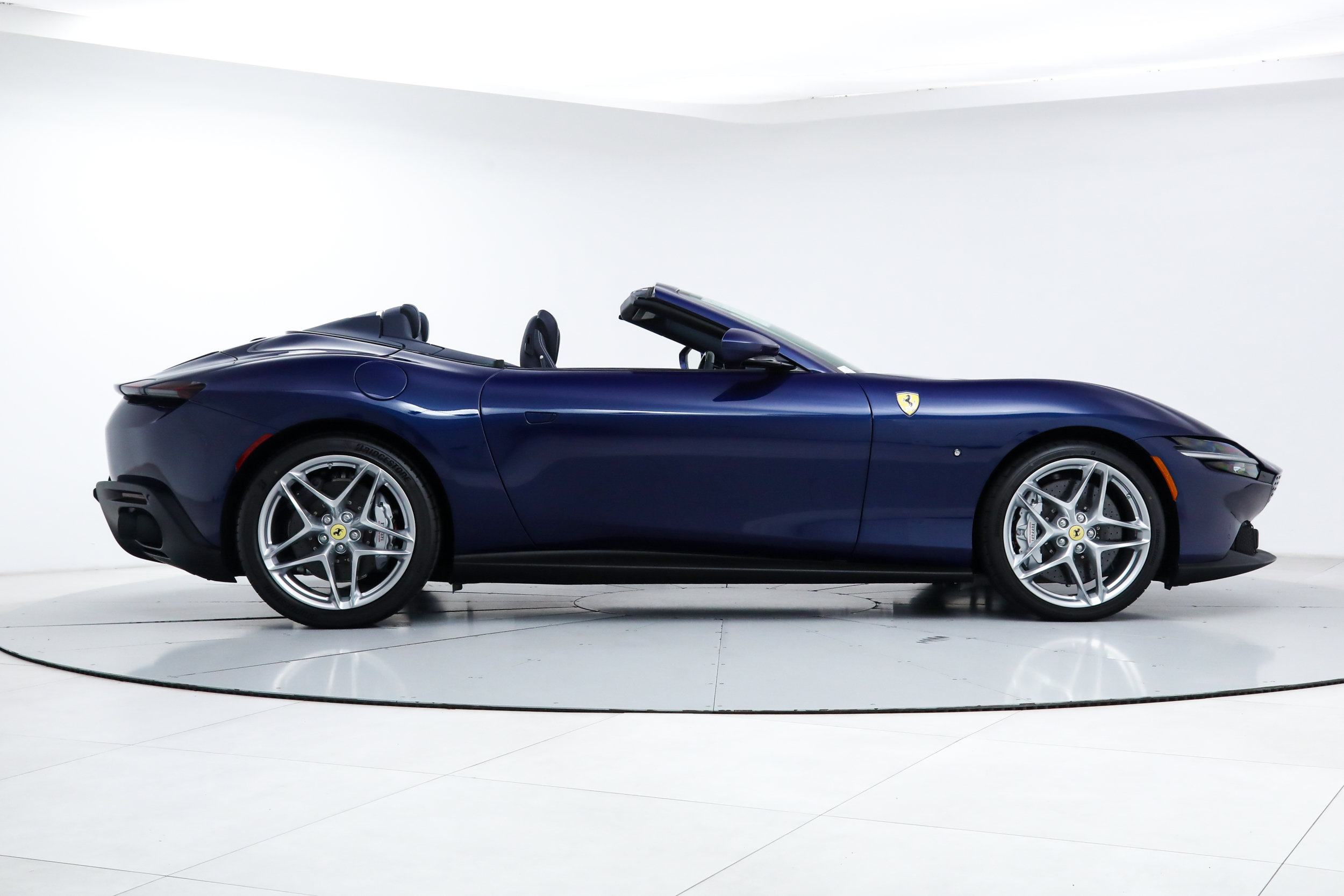 Certified 2026 Ferrari Roma Spider RWD image 10