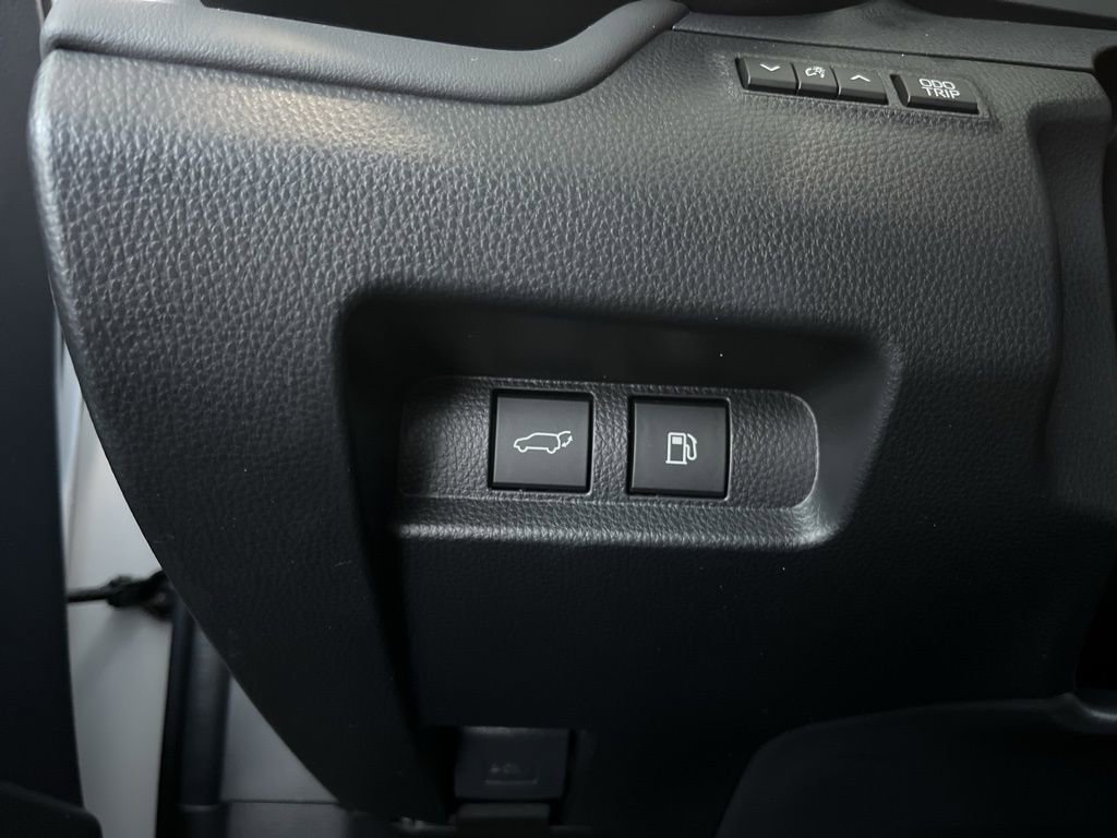 Used 2025 Toyota Crown Signia image 14