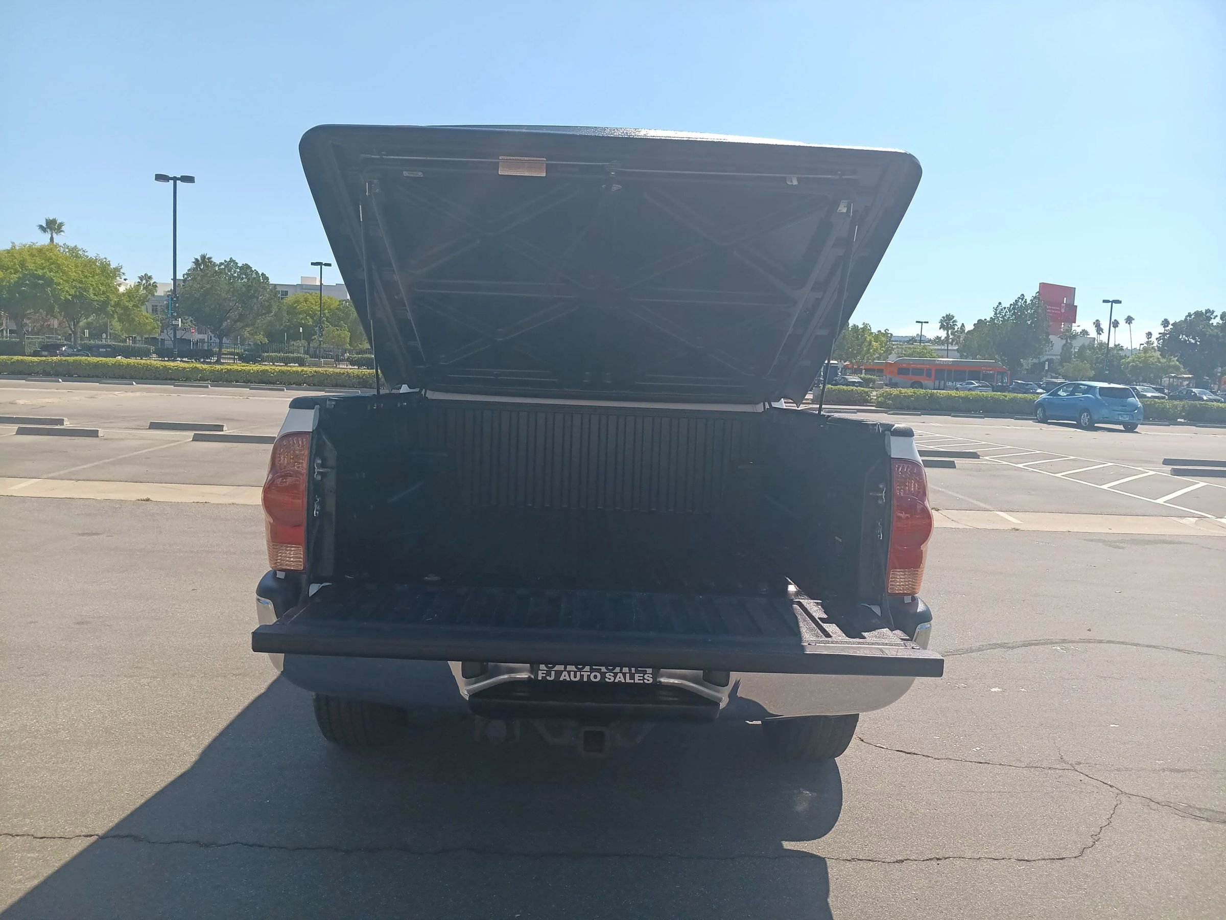 Used 2005 Toyota Tacoma PreRunner image 9