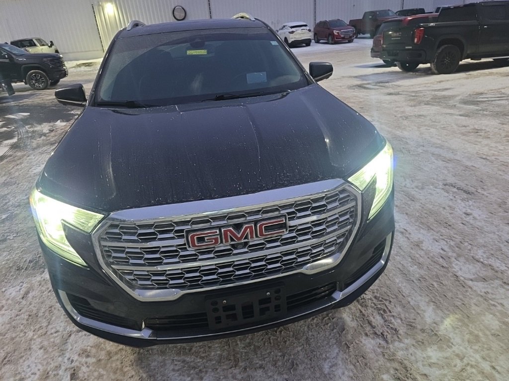 Used 2022 GMC Terrain Denali image 3