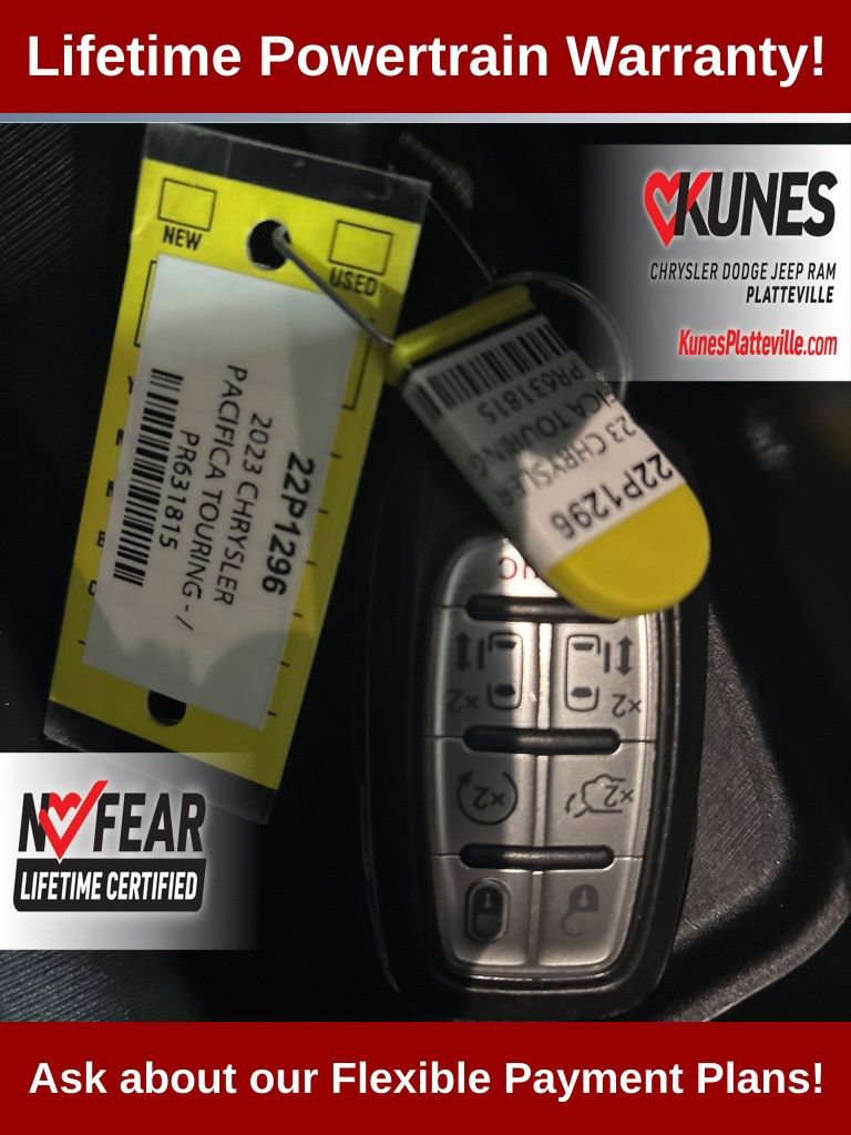 Used 2023 Chrysler Pacifica Touring-L image 27