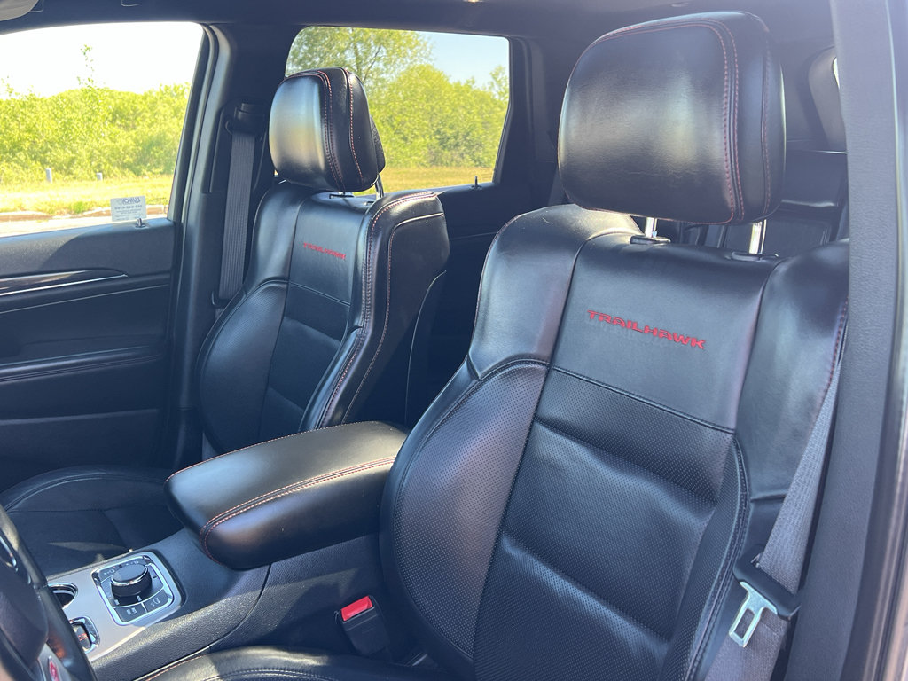 Used 2020 Jeep Grand Cherokee Trailhawk w/ Trailhawk Luxury Group AWD/4WD image 14