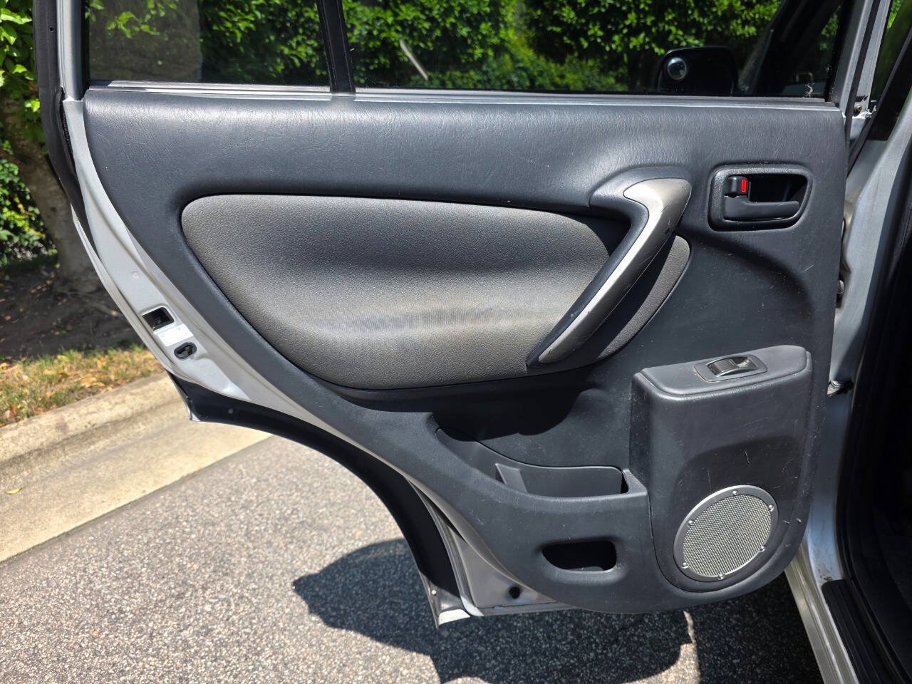 Used 2005 Toyota RAV4 4WD image 20
