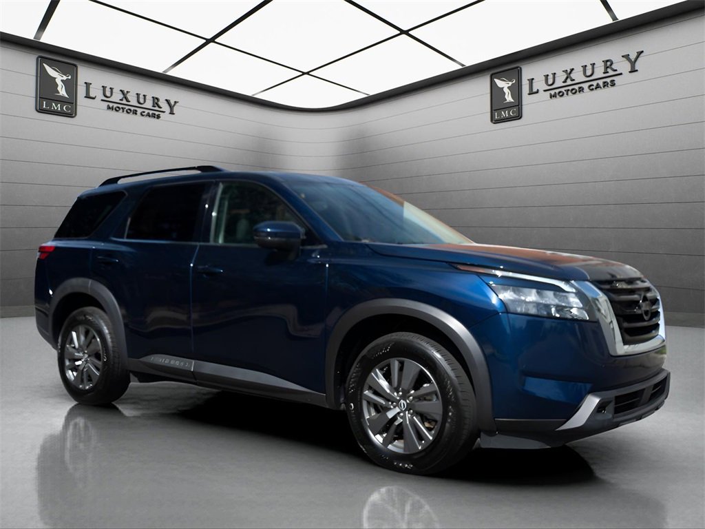 Used 2024 Nissan Pathfinder SV