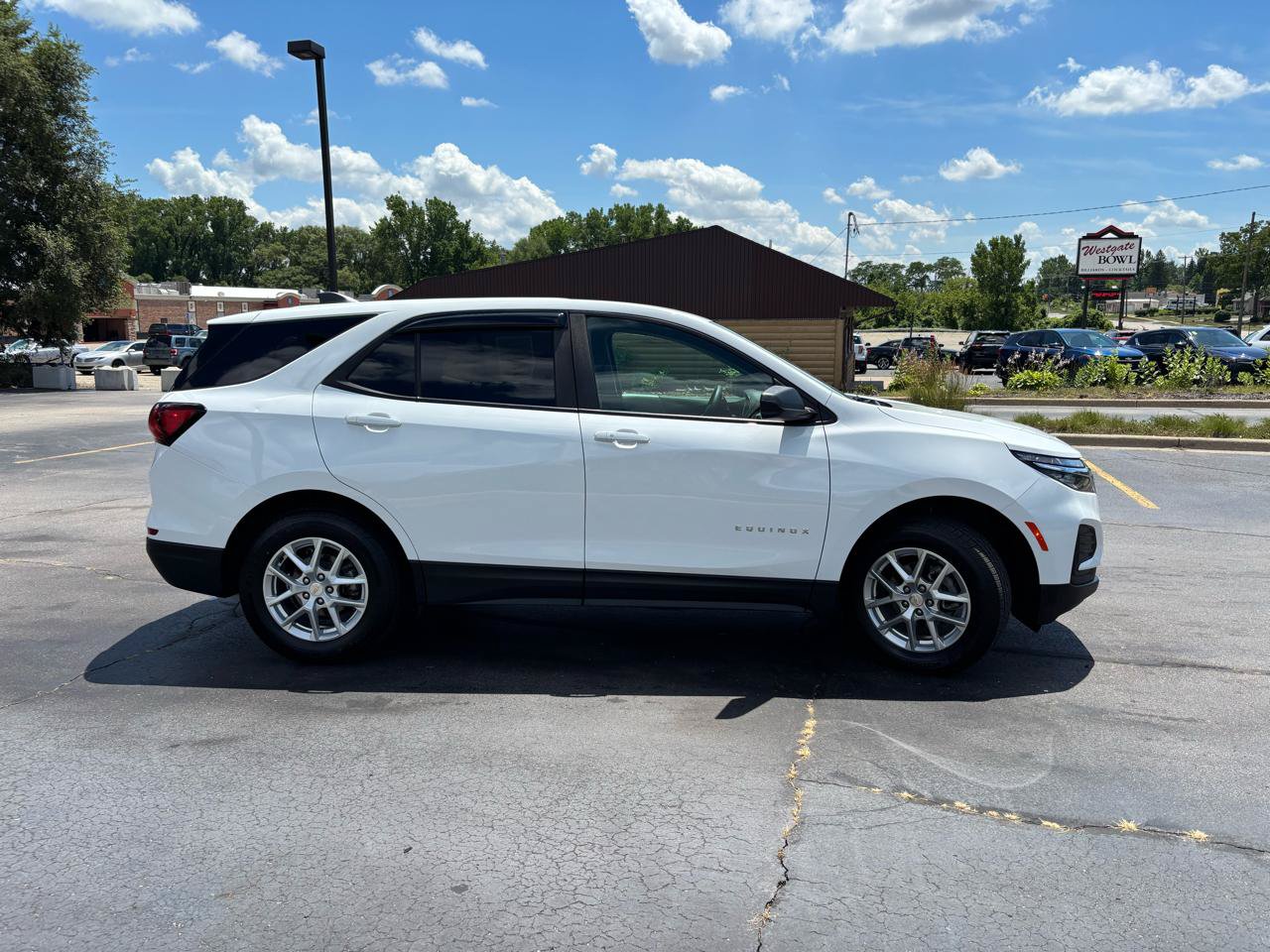 Used 2023 Chevrolet Equinox LS w/ LS Convenience Package AWD/4WD image 10
