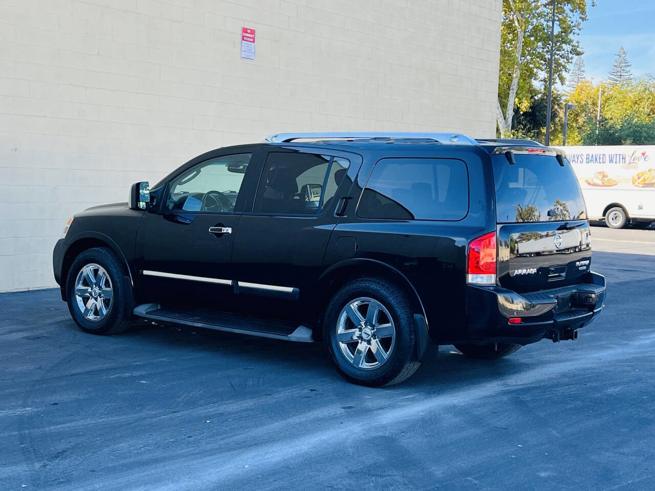 Used 2010 Nissan Armada Platinum image 5
