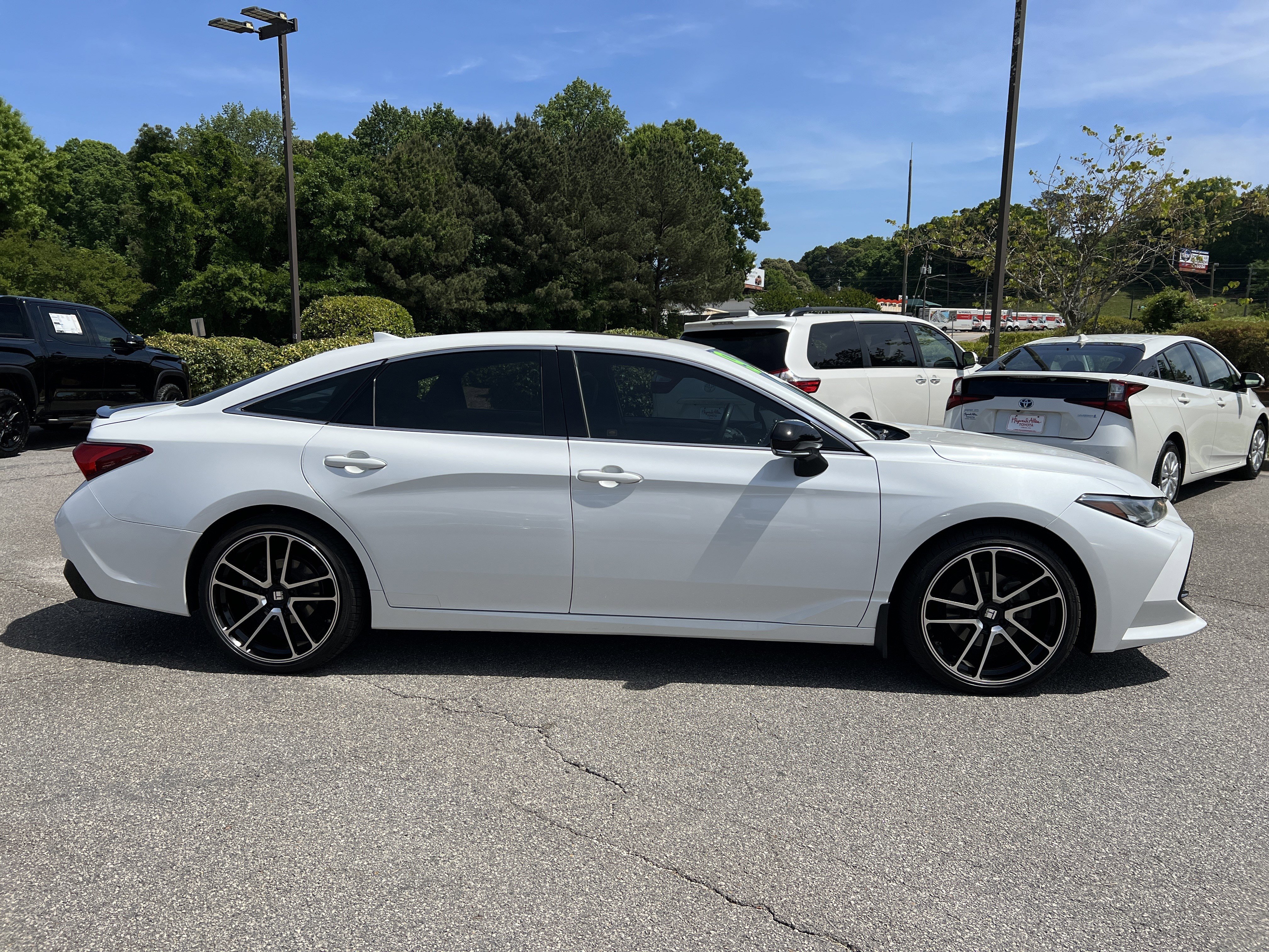 Used 2019 Toyota Avalon Touring FWD image 20