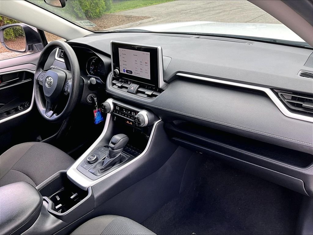 Used 2025 Toyota RAV4 LE AWD/4WD image 14