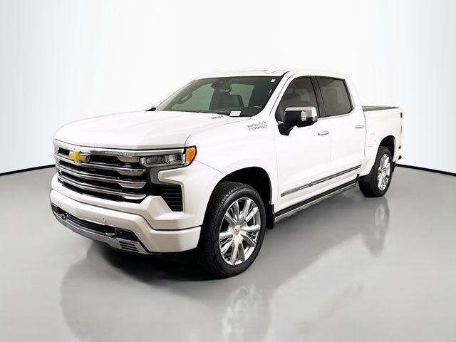 Used 2025 Chevrolet Silverado 1500 High Country w/ High Country Premium Package AWD/4WD image 3
