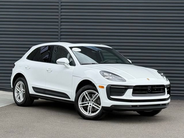 Certified 2026 Porsche Macan AWD/4WD image 9