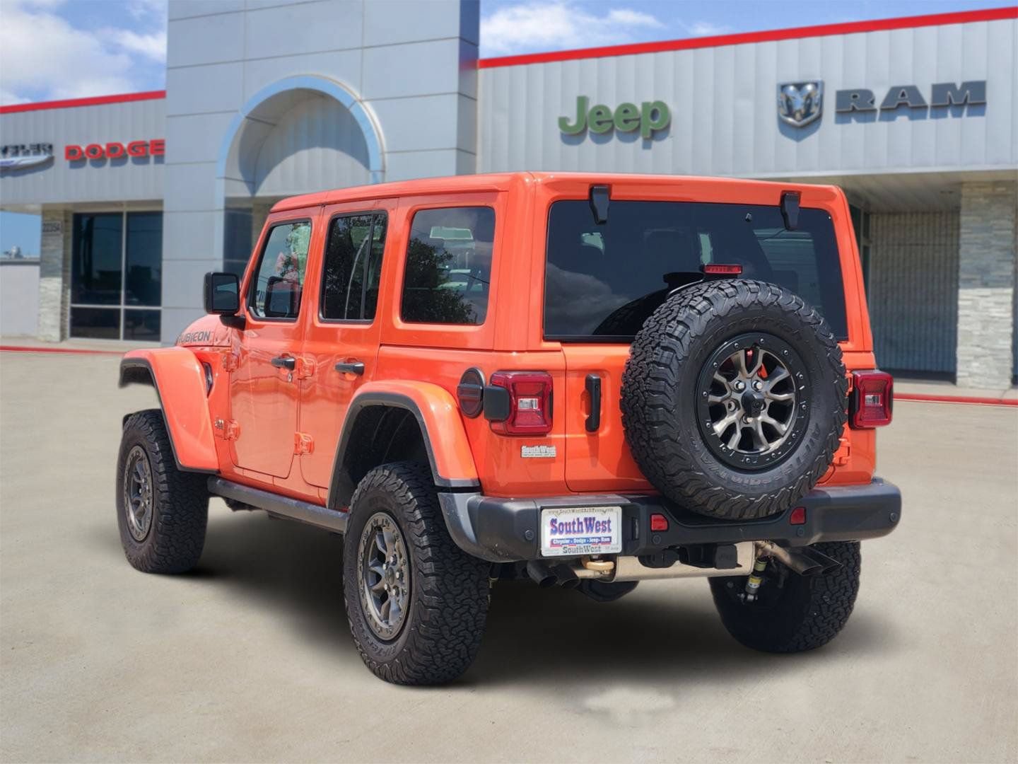 Used 2023 Jeep Wrangler Unlimited Rubicon 392 w/ Trailer Tow Package AWD/4WD image 4