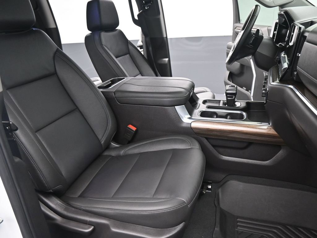 Used 2024 Chevrolet Silverado 1500 LT Trail Boss w/ Convenience Package II image 2