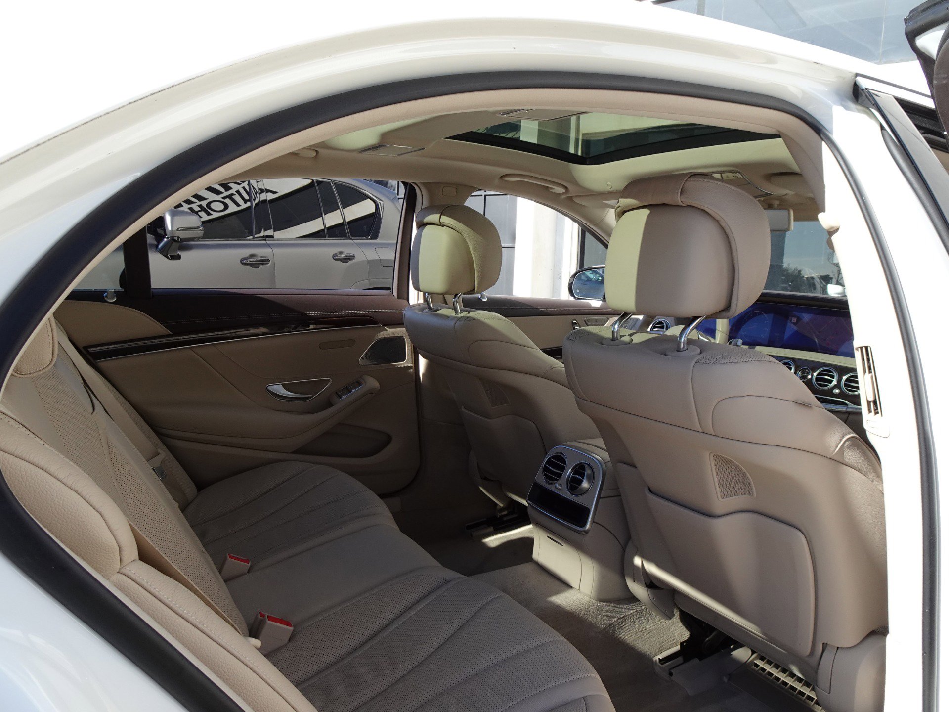 Used 2020 Mercedes-Benz S 450 Sedan w/ AMG Line Exterior image 17