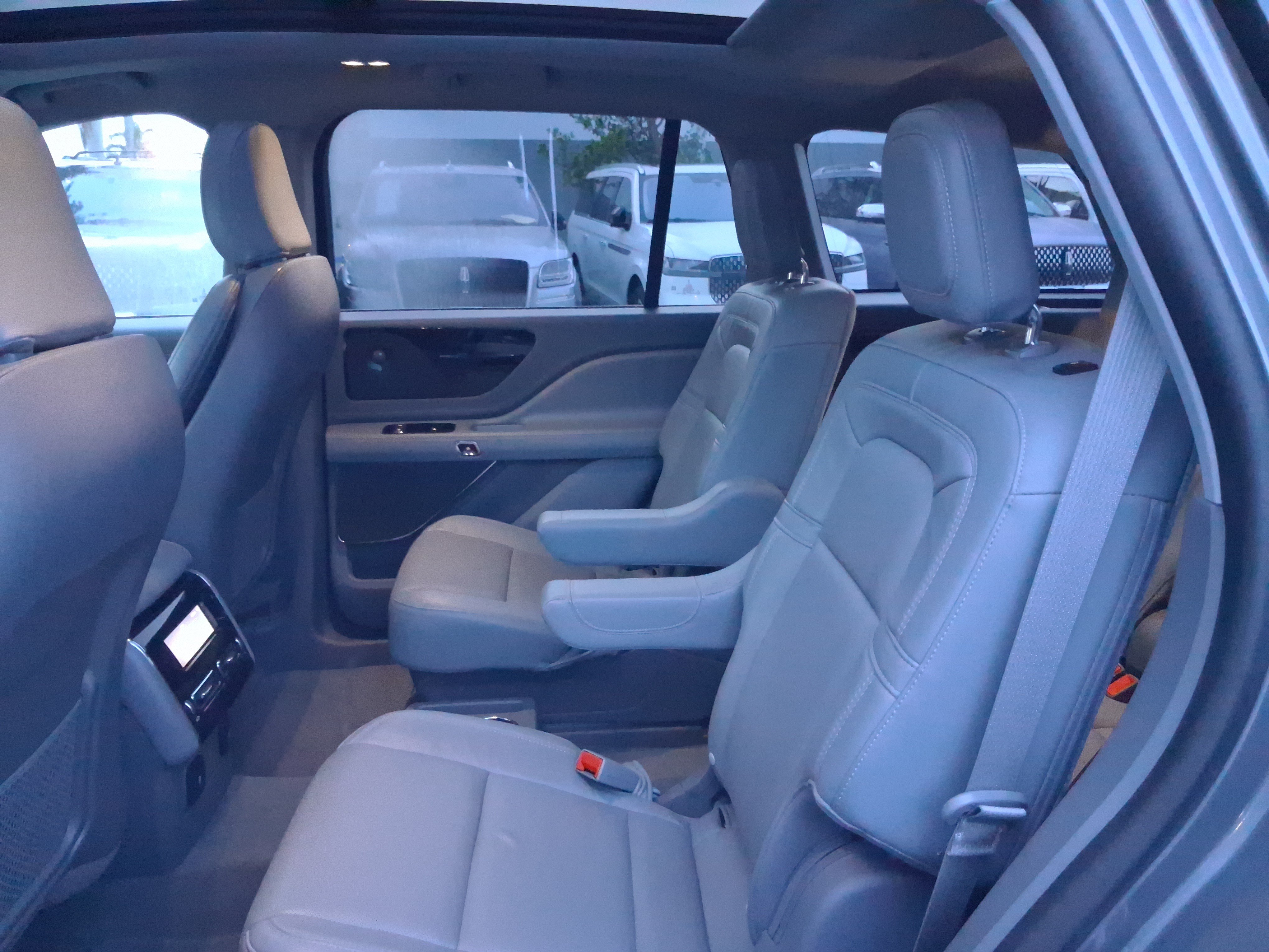 Used 2021 Lincoln Aviator Reserve RWD image 6