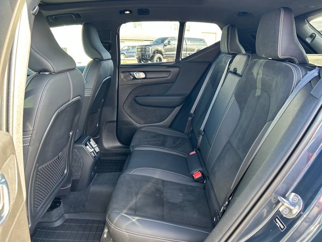 Used 2022 Volvo XC40 P8 Recharge Plus image 16