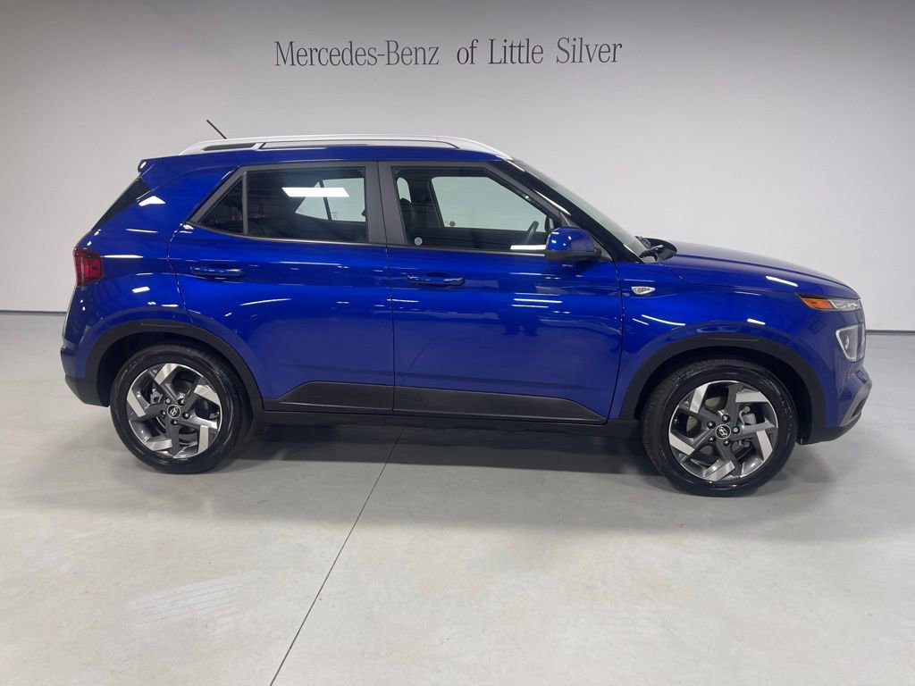 Used 2024 Hyundai Venue Limited FWD image 6