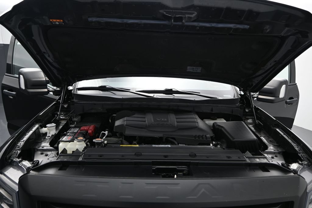 Used 2024 Nissan Titan PRO-4X w/ Pro-4x Convenience Package AWD/4WD image 5