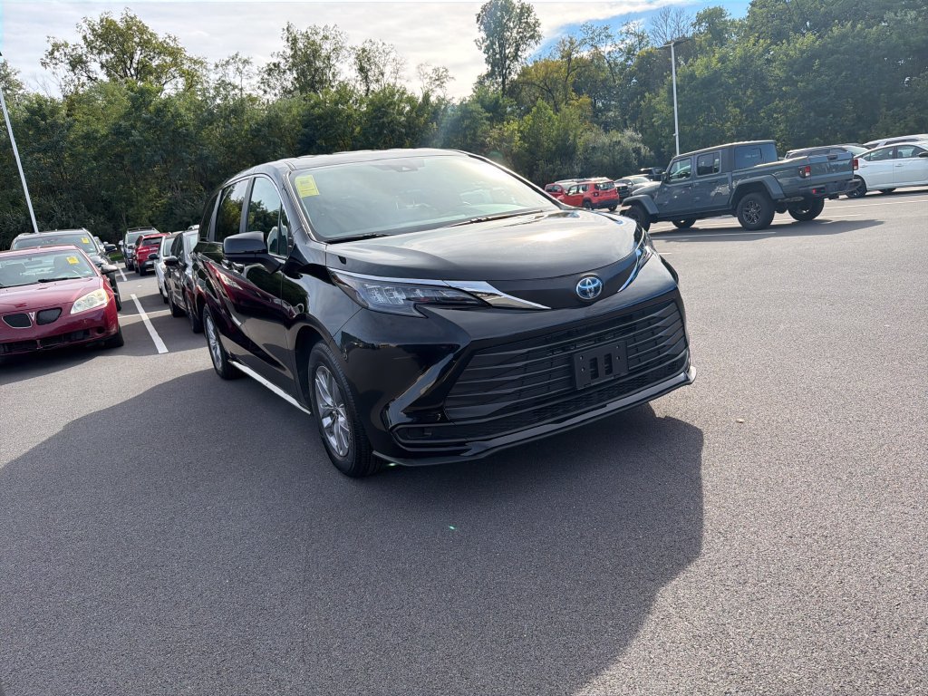 Used 2025 Toyota Sienna LE