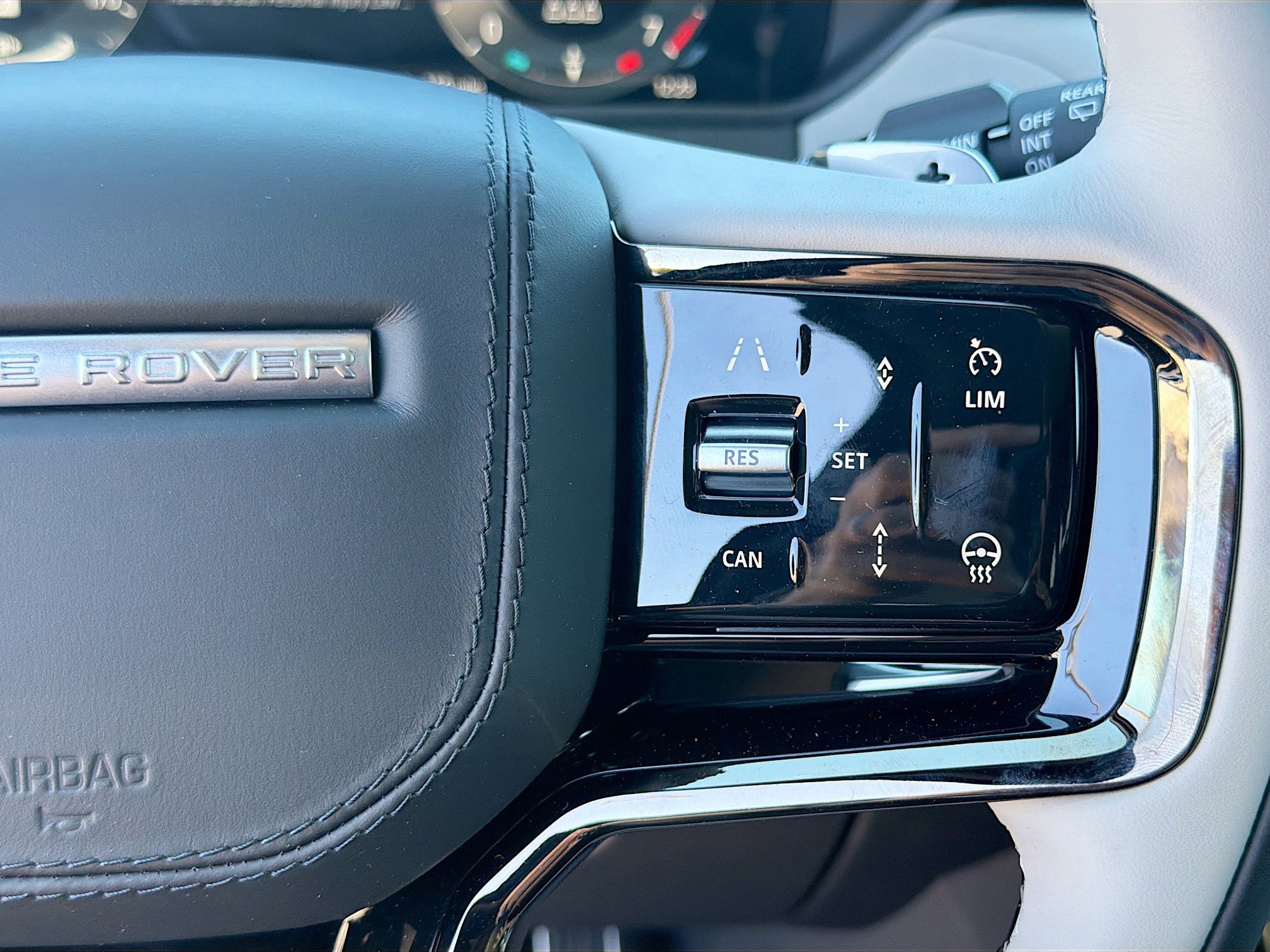 New 2026 Land Rover Range Rover Velar Dynamic SE image 38