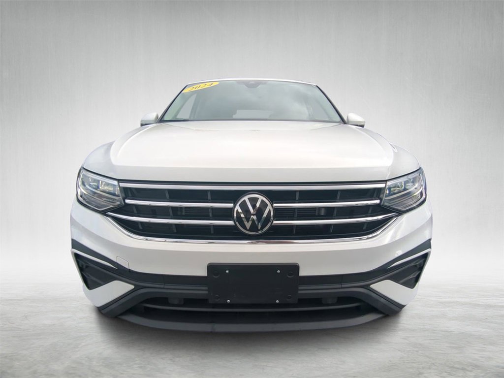 Used 2024 Volkswagen Tiguan SE image 8