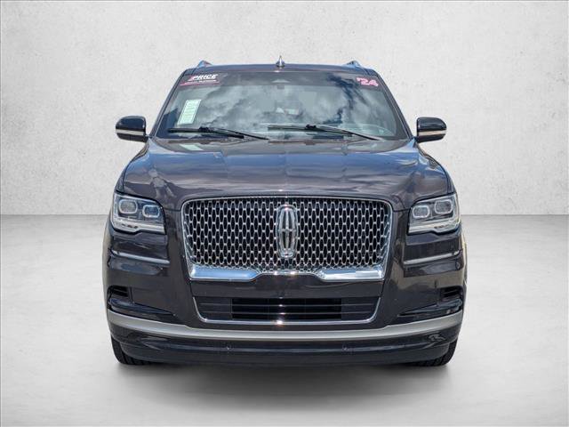 Used 2024 Lincoln Navigator Reserve AWD/4WD image 2