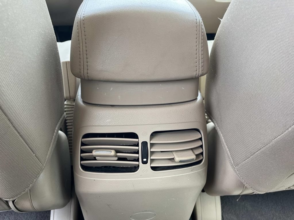 Used 2009 Kia Rondo LX FWD image 16