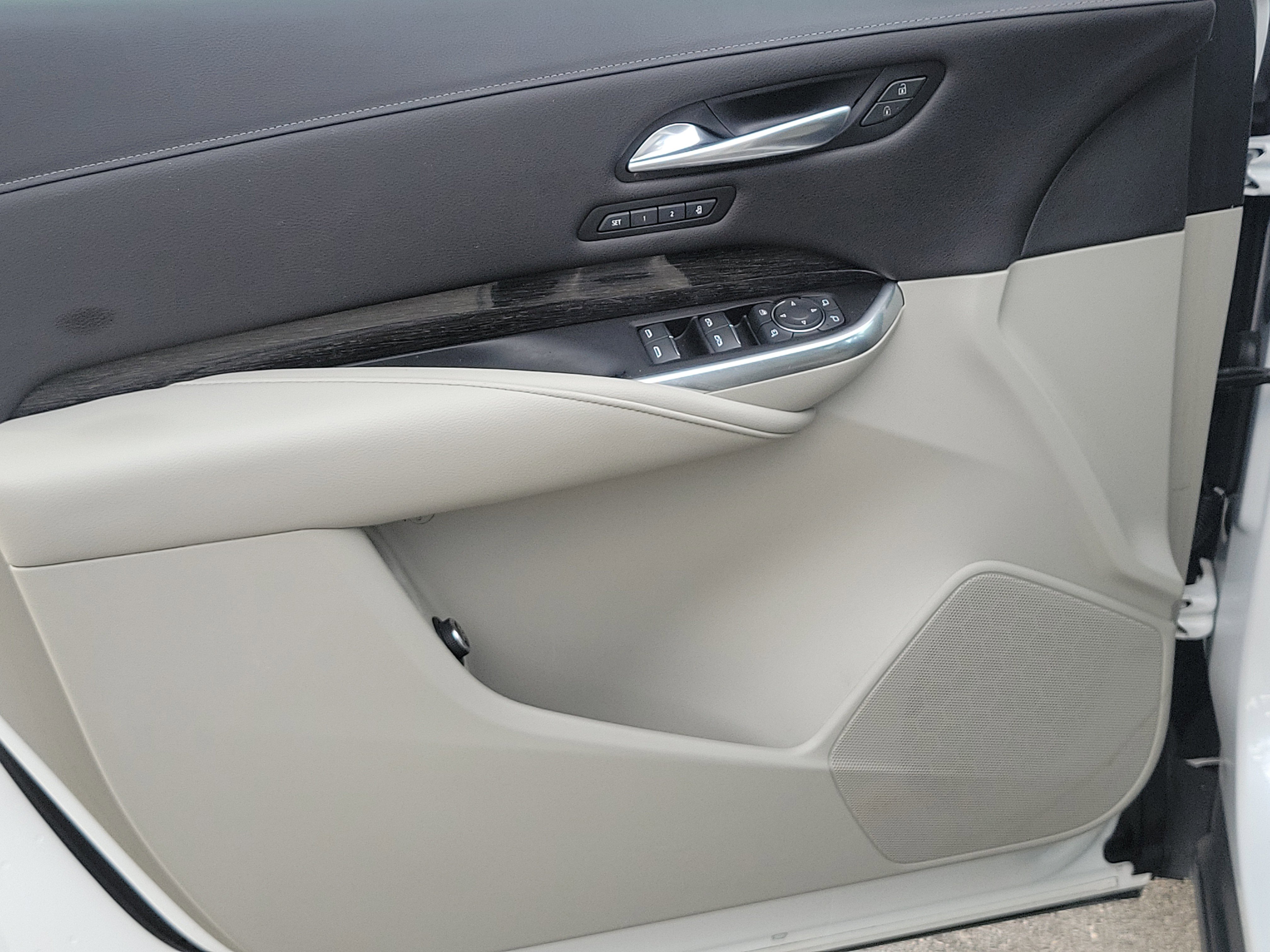 Used 2020 Cadillac XT4 Premium Luxury w/ Enhanced Visibility Package image 18
