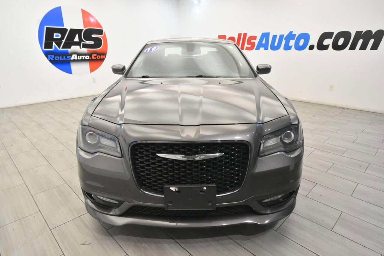 Used 2019 Chrysler 300 S w/ S Model Appearance Package image 8
