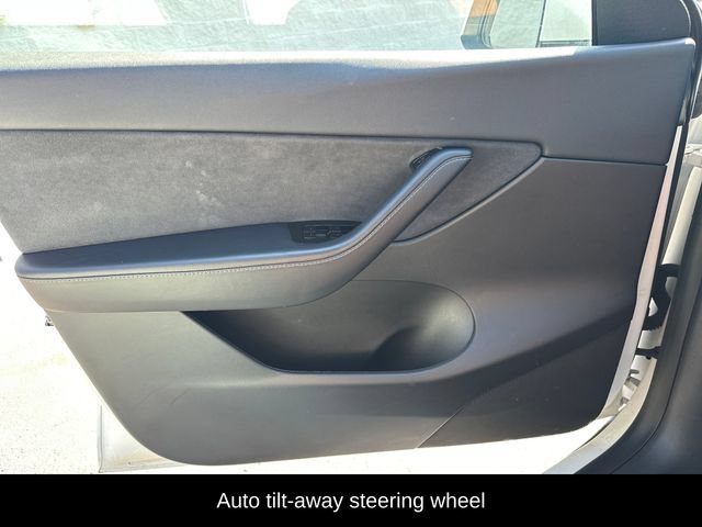Used 2021 Tesla Model Y Long Range AWD/4WD image 26