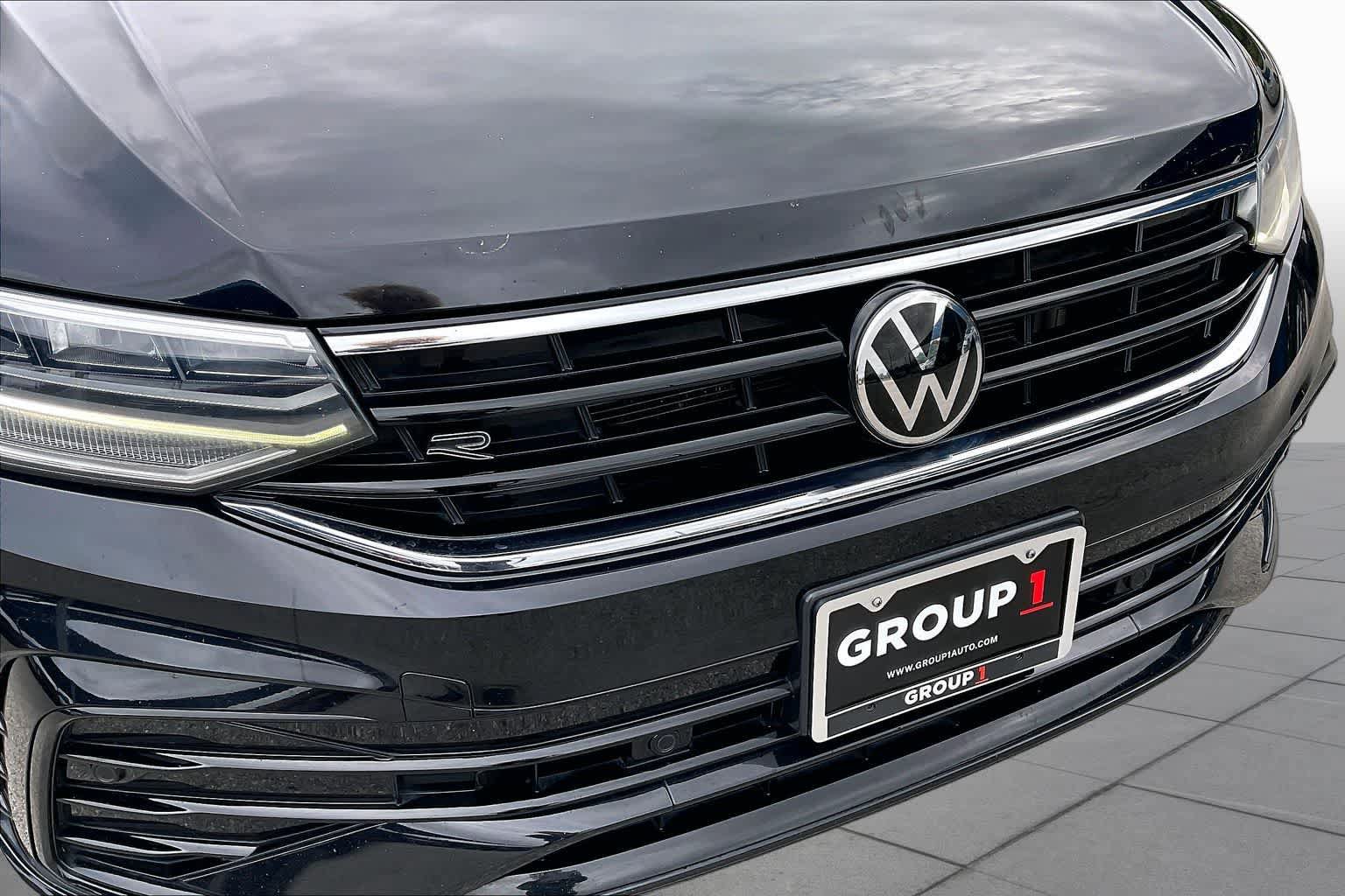 Used 2023 Volkswagen Tiguan SE R-Line FWD image 32