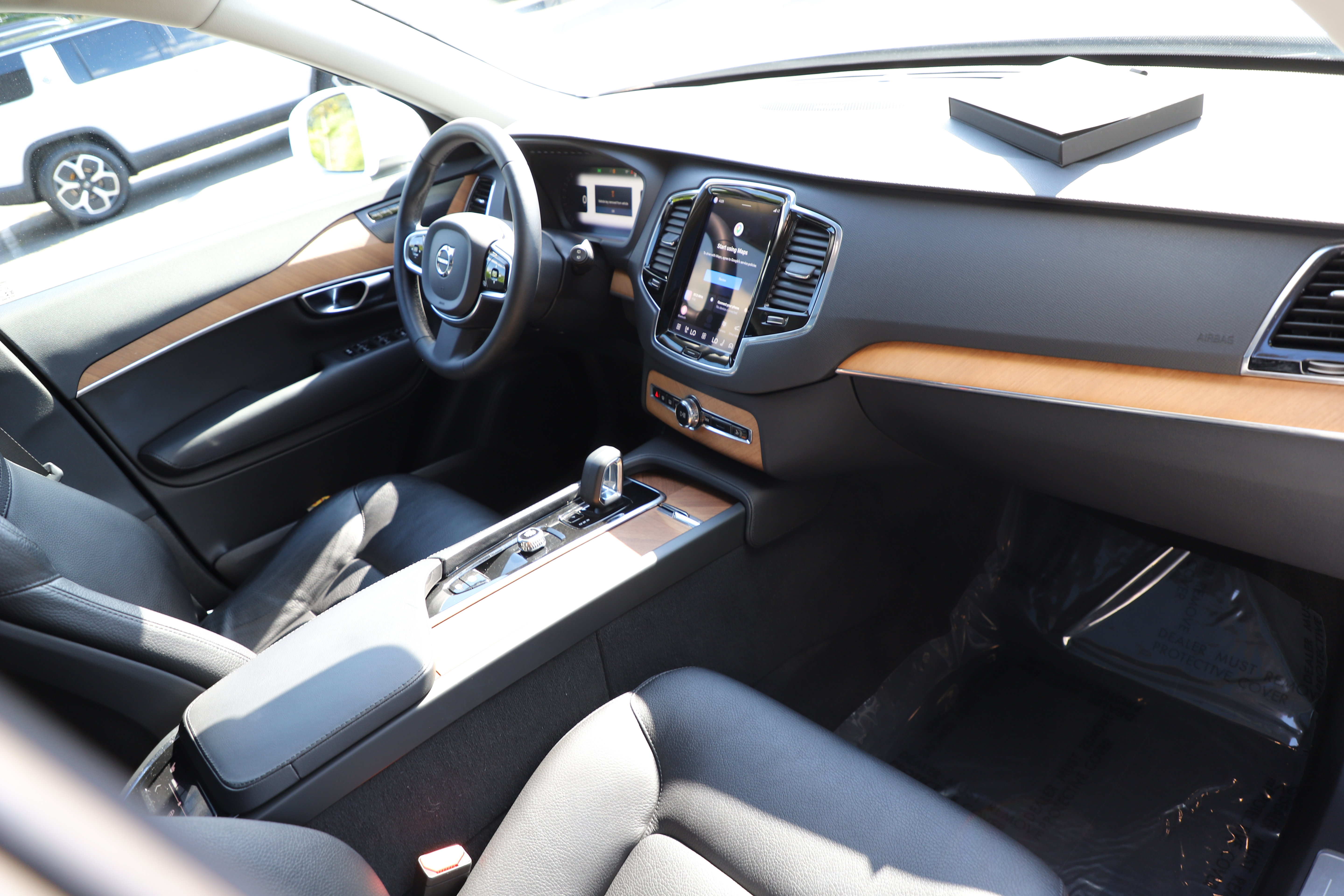 Used 2023 Volvo XC90 T8 Plus AWD/4WD image 12