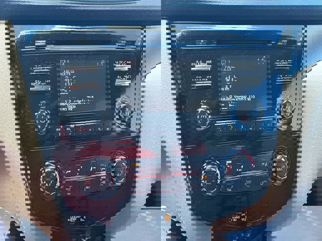 Used 2015 Nissan Rogue S image 14