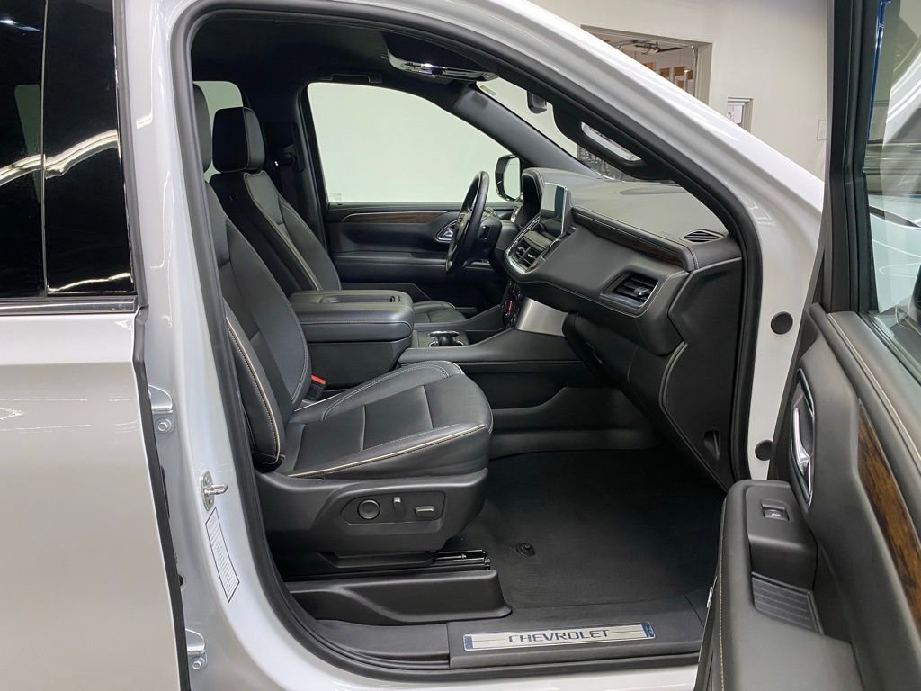 Used 2023 Chevrolet Suburban Premier AWD/4WD image 15