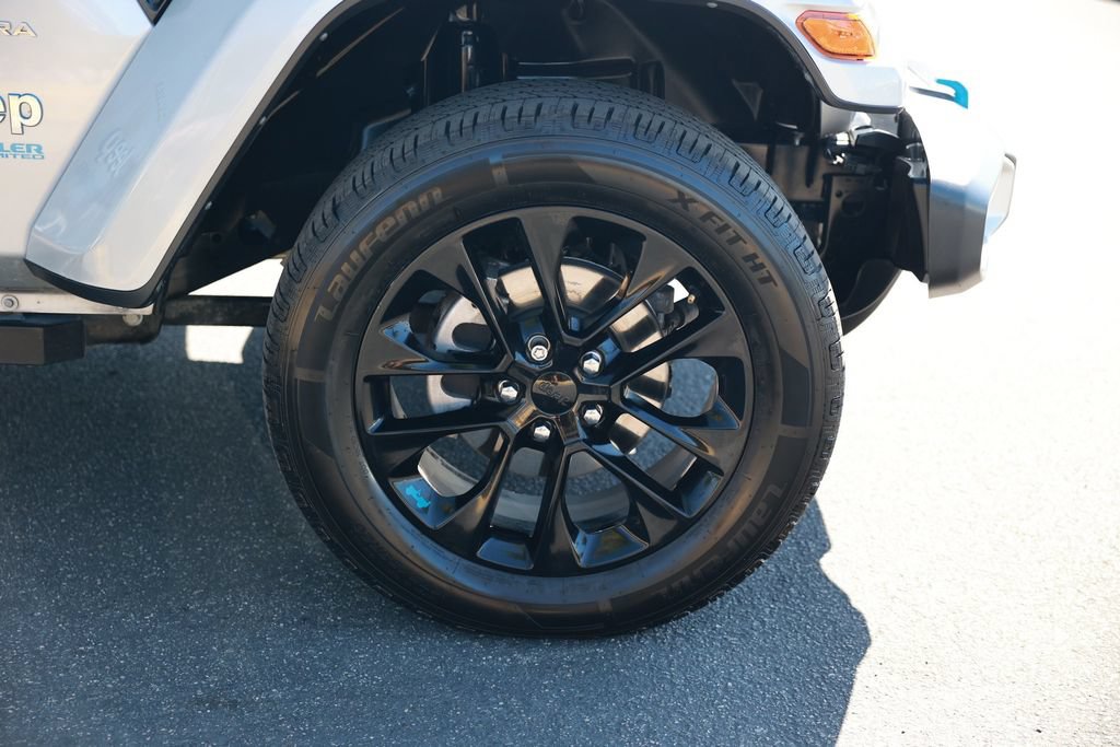 Used 2022 Jeep Wrangler Unlimited Sahara AWD/4WD image 8