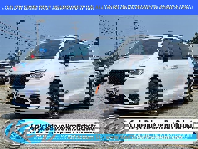 New 2025 Chrysler Pacifica Select