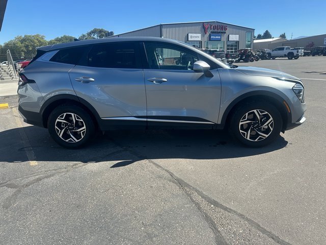 Used 2024 Kia Sportage LX image 2