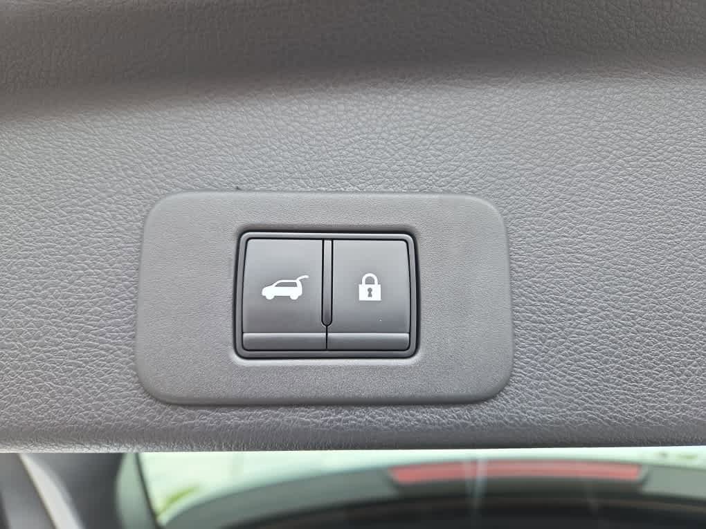 Used 2025 Nissan Murano SV AWD/4WD image 11