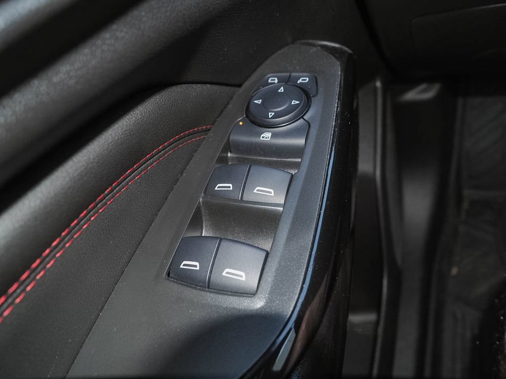 Used 2025 Chevrolet Trax RS w/ Sunroof Package FWD image 26