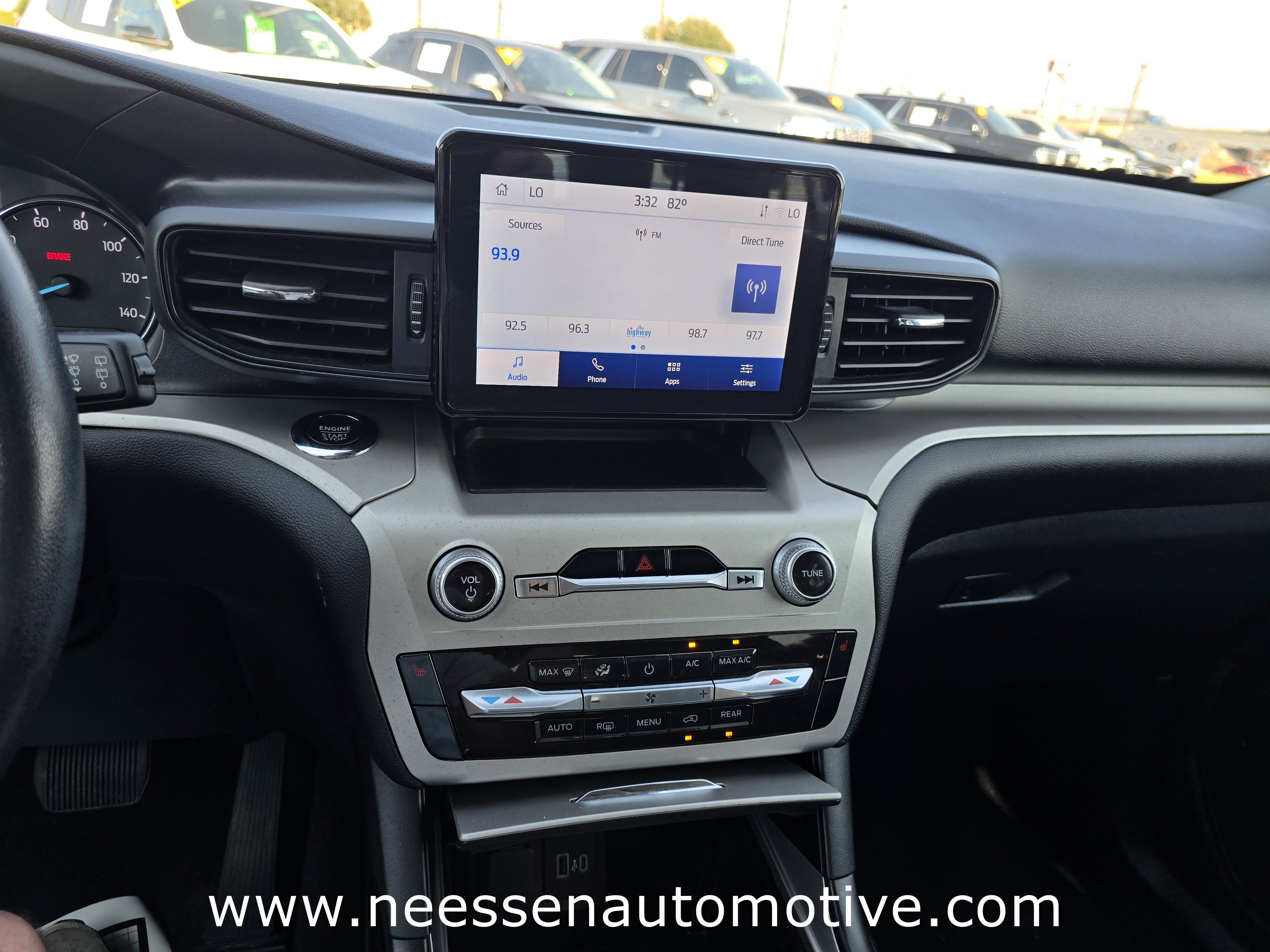 Used 2022 Ford Explorer XLT image 26