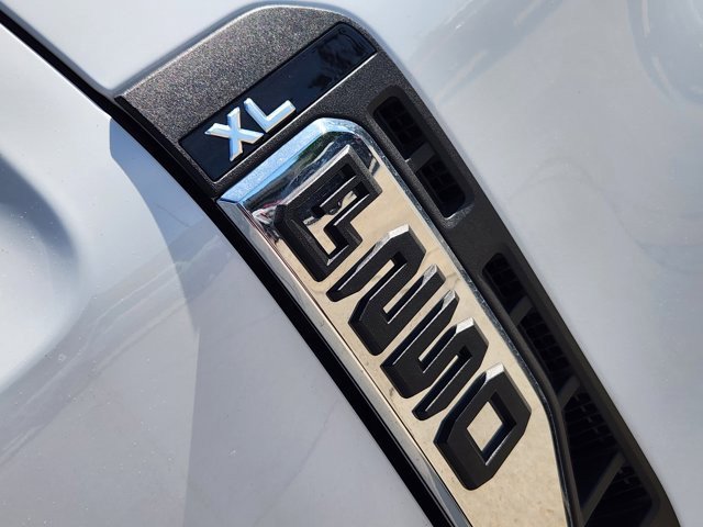 New 2026 Ford F250 XL w/ XL Off-Road Package AWD/4WD image 8