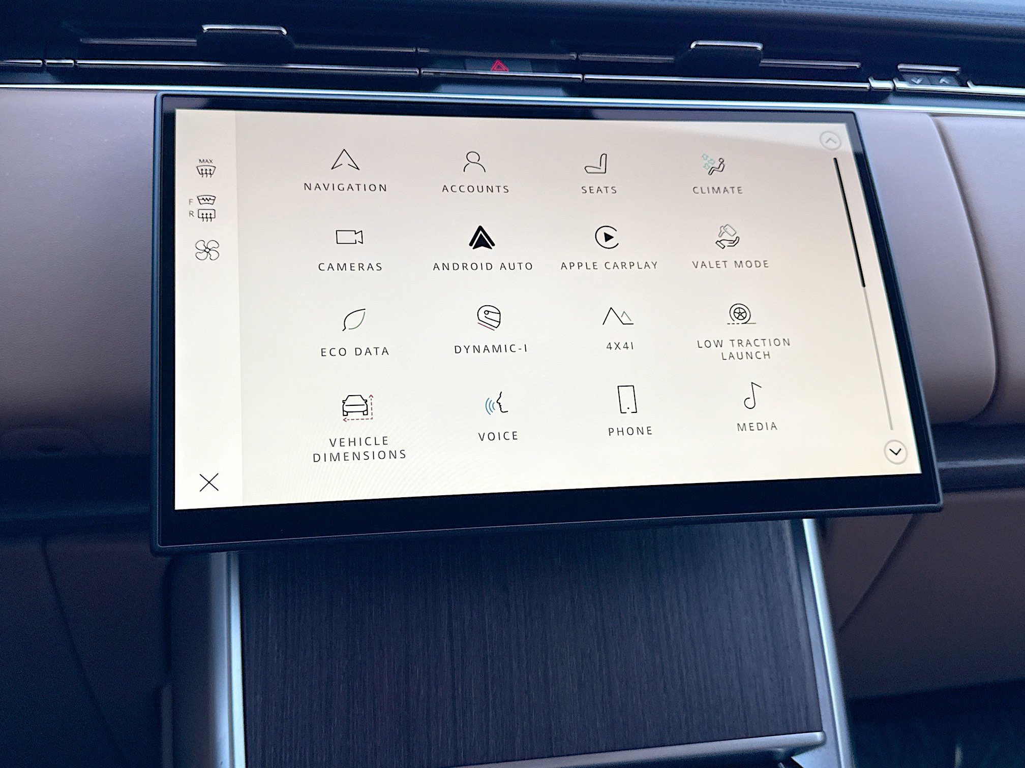 Used 2025 Land Rover Range Rover SE image 29