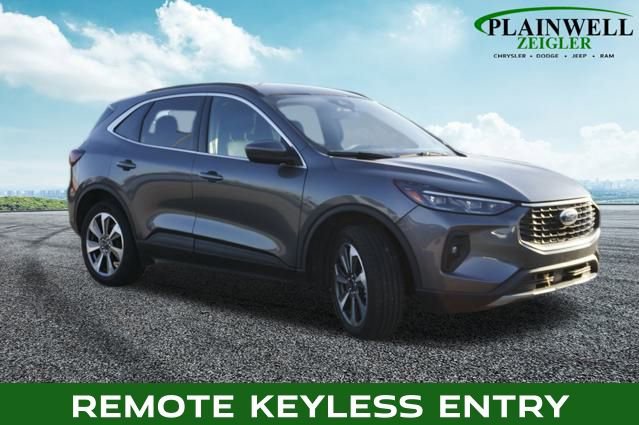 Used 2025 Ford Escape Platinum image 4